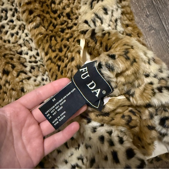 Leopard Print Faux Fur Vest M Y2K Animal Print Vibes Winter Sleeveless - Picture 3 of 3